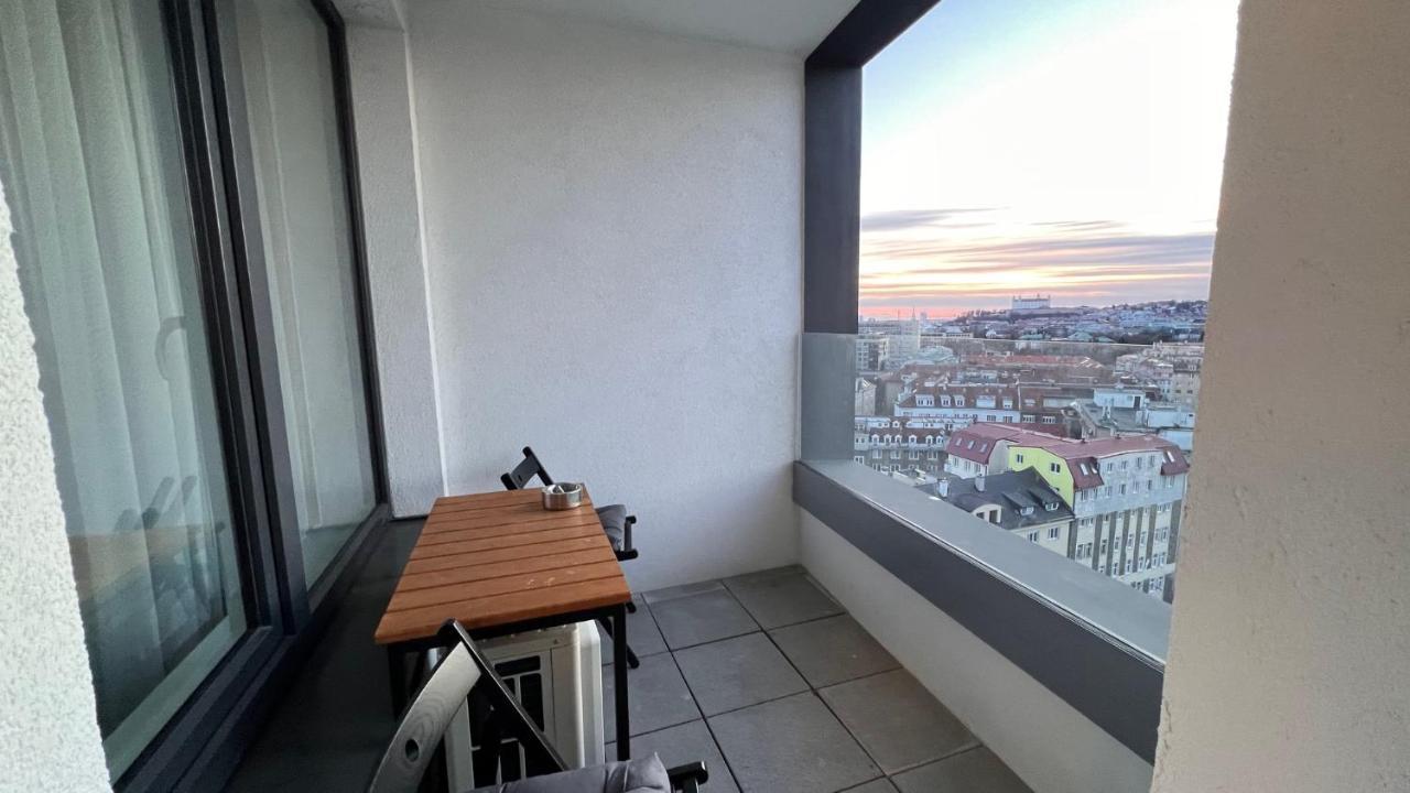 2 Room Apartment, With A View Of The Castle Bratislava Exterior foto