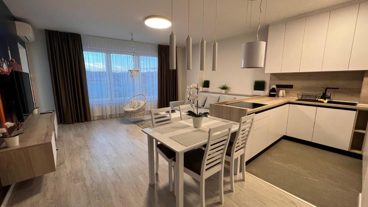 2 Room Apartment, With A View Of The Castle Bratislava Exterior foto