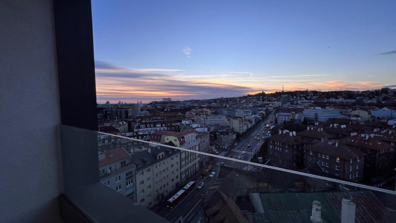 2 Room Apartment, With A View Of The Castle Bratislava Exterior foto